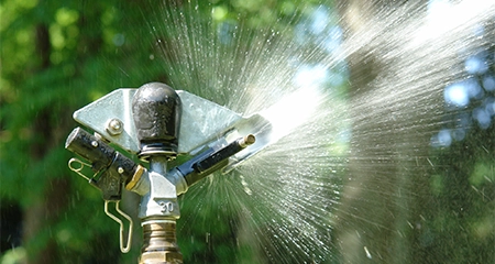 outdoor water sprinkler