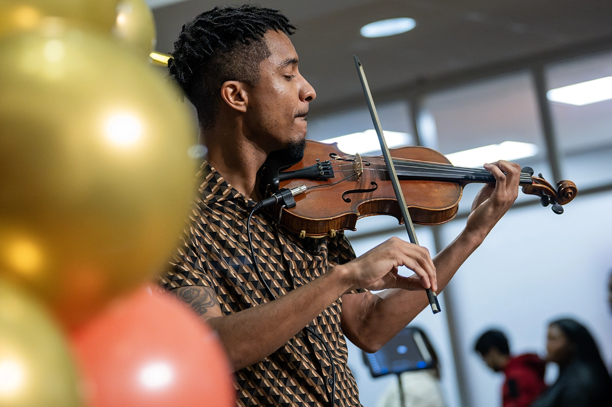 Male performer playing the violin
